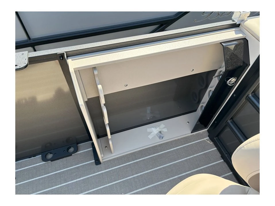2025 Bentley - Image 17 of 20