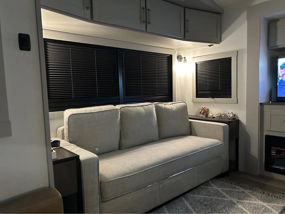 2025 Bentley - Image 11 of 20