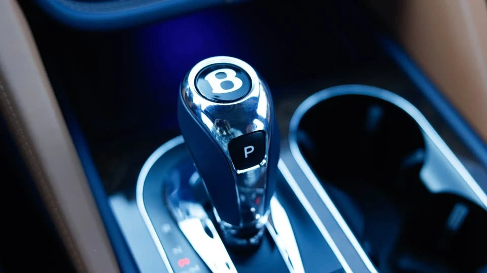 2025 Bentley Azure - Image 7 of 16