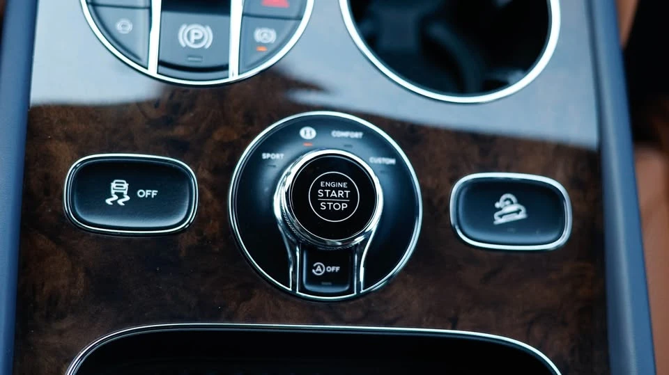 2025 Bentley Azure - Image 12 of 16