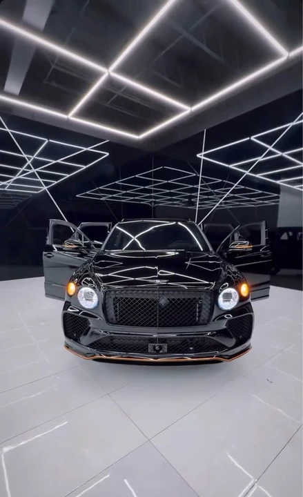 2025 Bentley Bentayga - Image 5 of 14