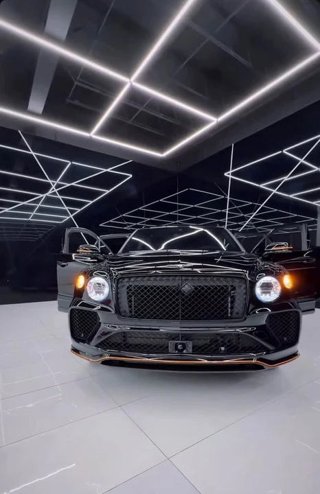2025 Bentley Bentayga - Image 6 of 14