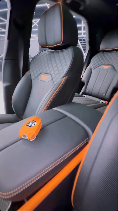2025 Bentley Bentayga - Image 3 of 14