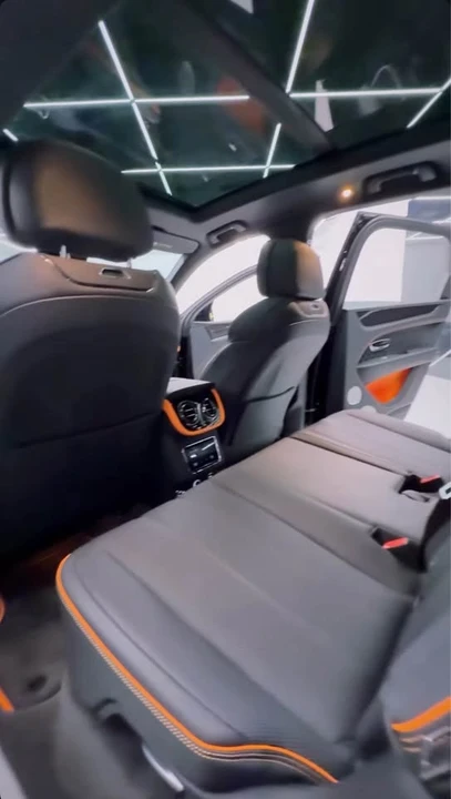 2025 Bentley Bentayga - Image 13 of 14