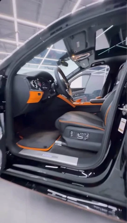2025 Bentley Bentayga - Image 2 of 14