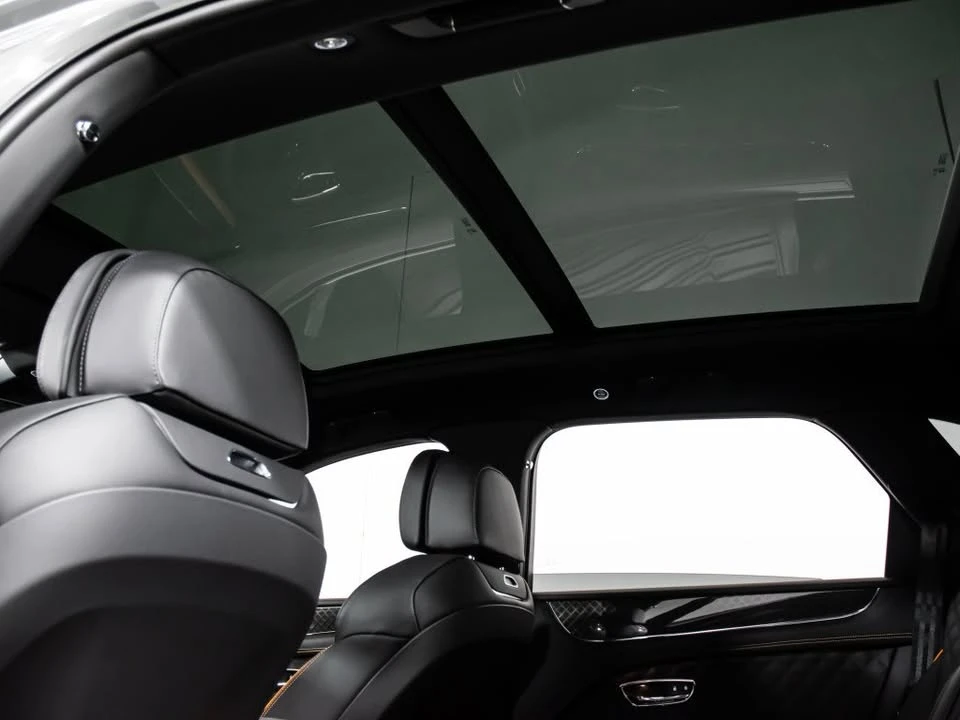 2025 Bentley Bentayga - Image 11 of 19