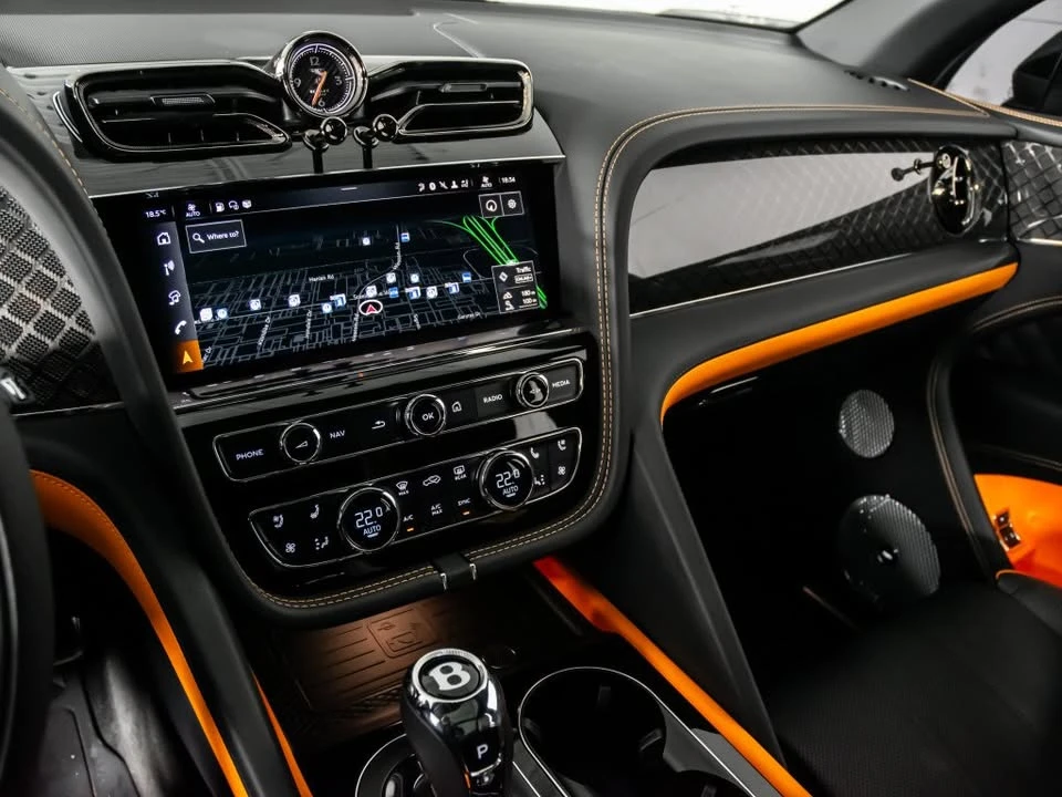 2025 Bentley Bentayga - Image 13 of 19