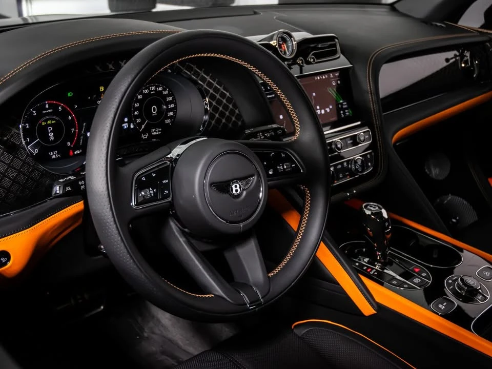 2025 Bentley Bentayga - Image 7 of 19