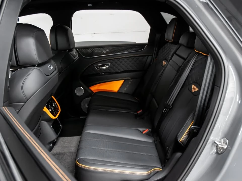 2025 Bentley Bentayga - Image 10 of 19