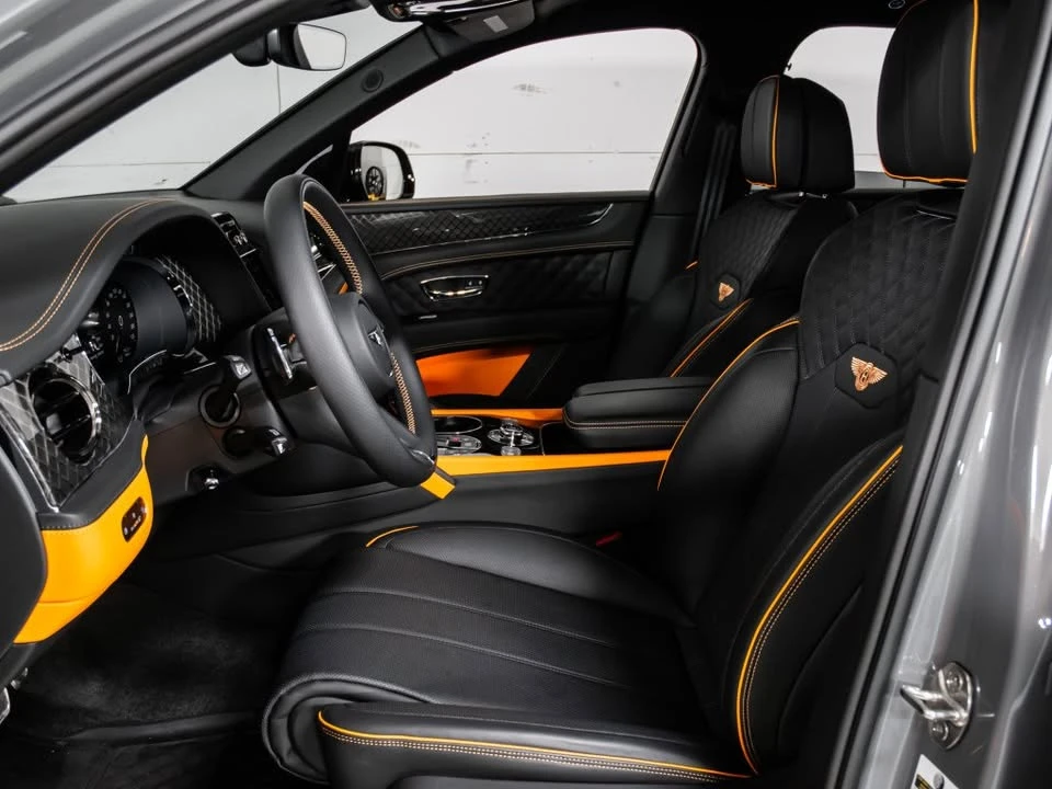 2025 Bentley Bentayga - Image 8 of 19