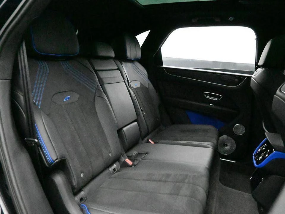 2025 Bentley Bentayga - Image 9 of 10