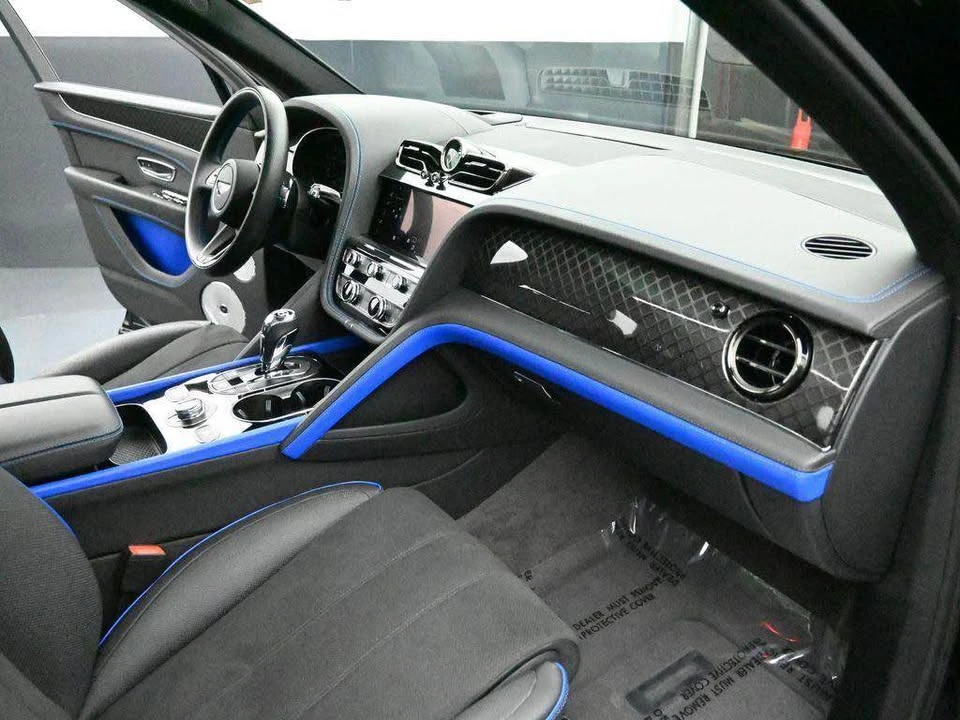 2025 Bentley Bentayga - Image 8 of 10