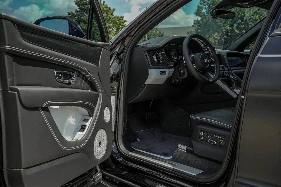 2025 Bentley Bentayga - Image 4 of 12