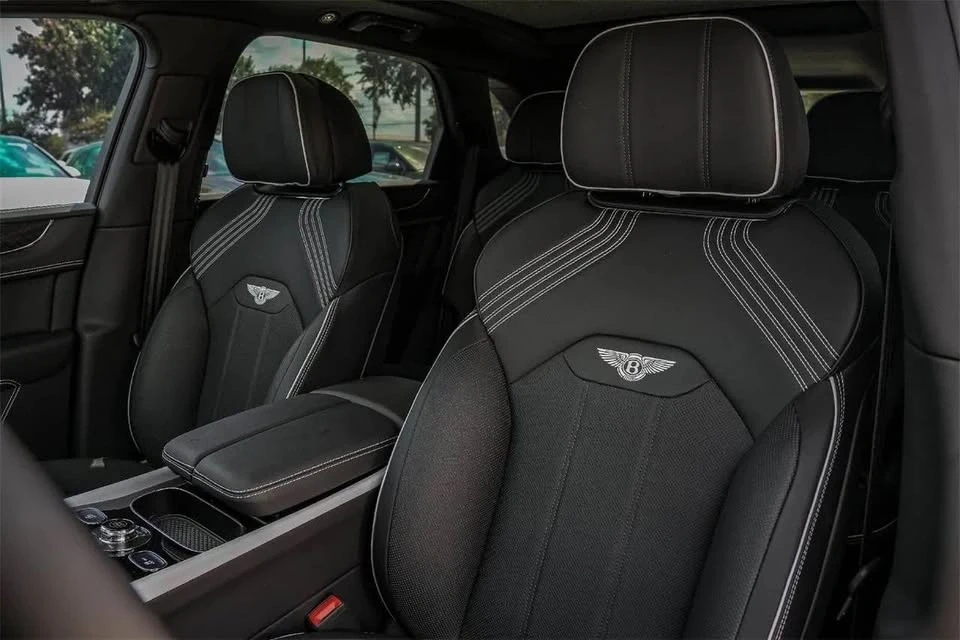 2025 Bentley Bentayga - Image 9 of 12