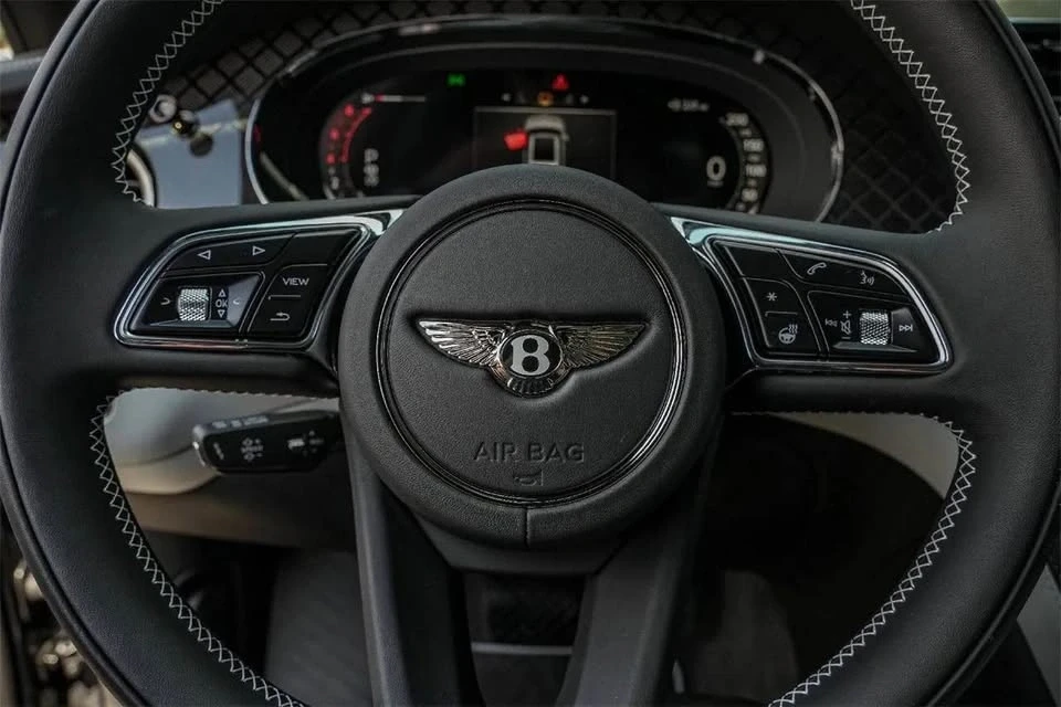 2025 Bentley Bentayga - Image 3 of 12