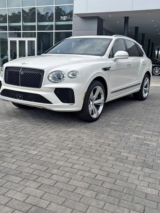 2025 Bentley Bentayga - Image 2 of 11