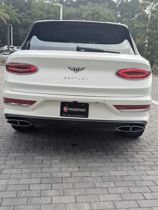 2025 Bentley Bentayga - Image 4 of 11
