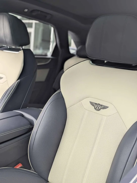 2025 Bentley Bentayga - Image 7 of 11