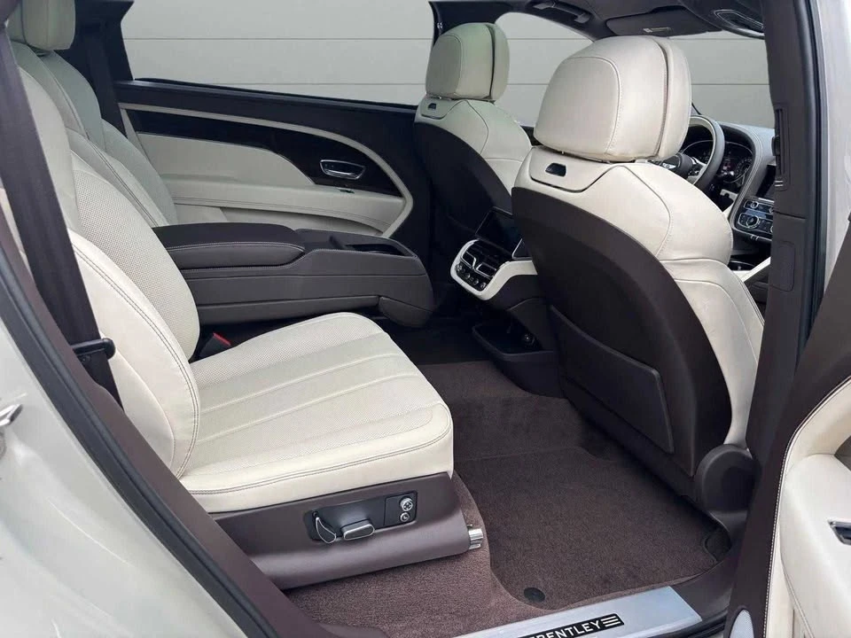 2025 Bentley Bentayga - Image 9 of 11