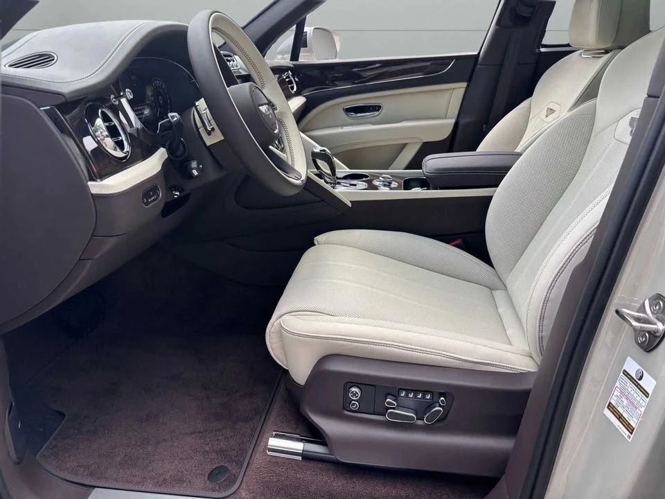 2025 Bentley Bentayga - Image 7 of 11