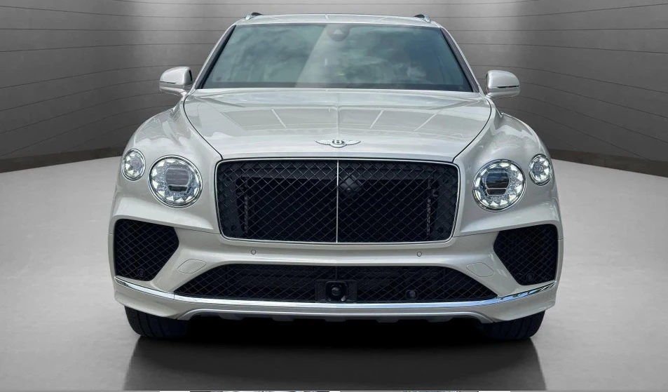 2025 Bentley Bentayga - Image 2 of 11