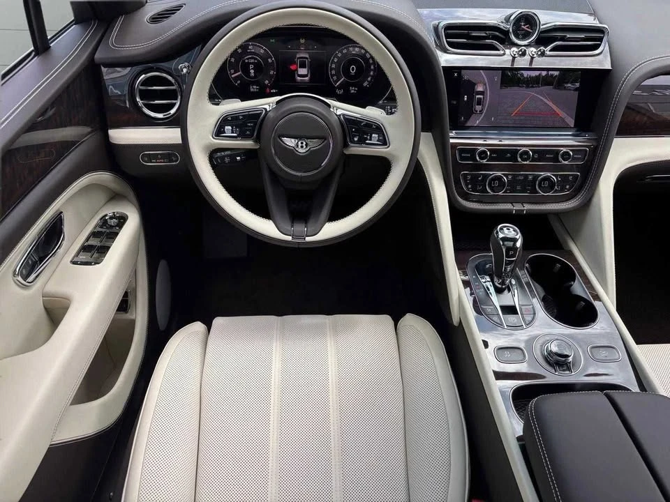 2025 Bentley Bentayga - Image 6 of 11