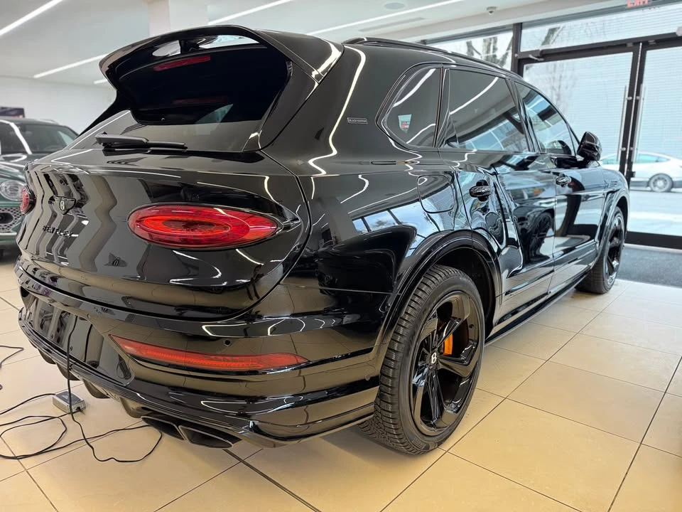 2025 Bentley Bentayga - Image 10 of 11