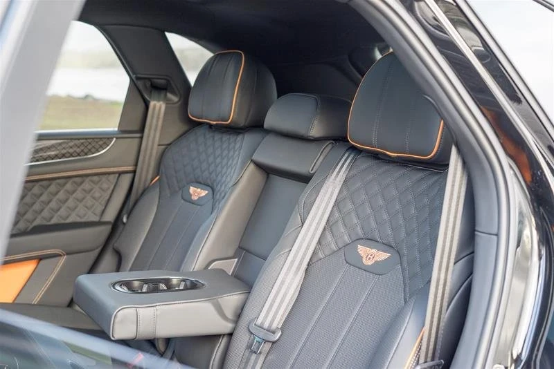 2025 Bentley Bentayga - Image 7 of 11
