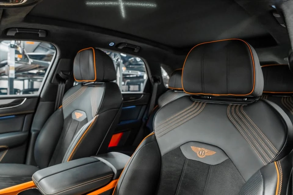 2025 Bentley Bentayga - Image 11 of 12
