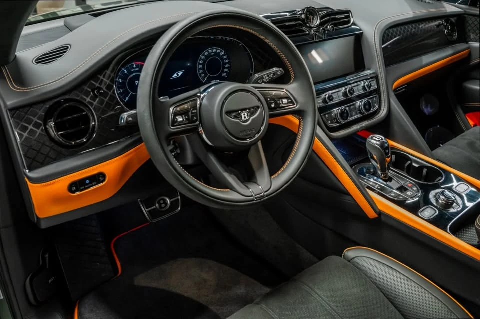 2025 Bentley Bentayga - Image 7 of 12