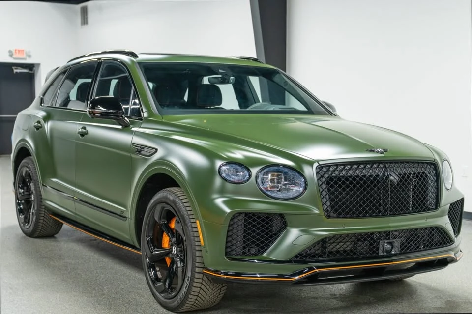 2025 Bentley Bentayga - Image 2 of 12