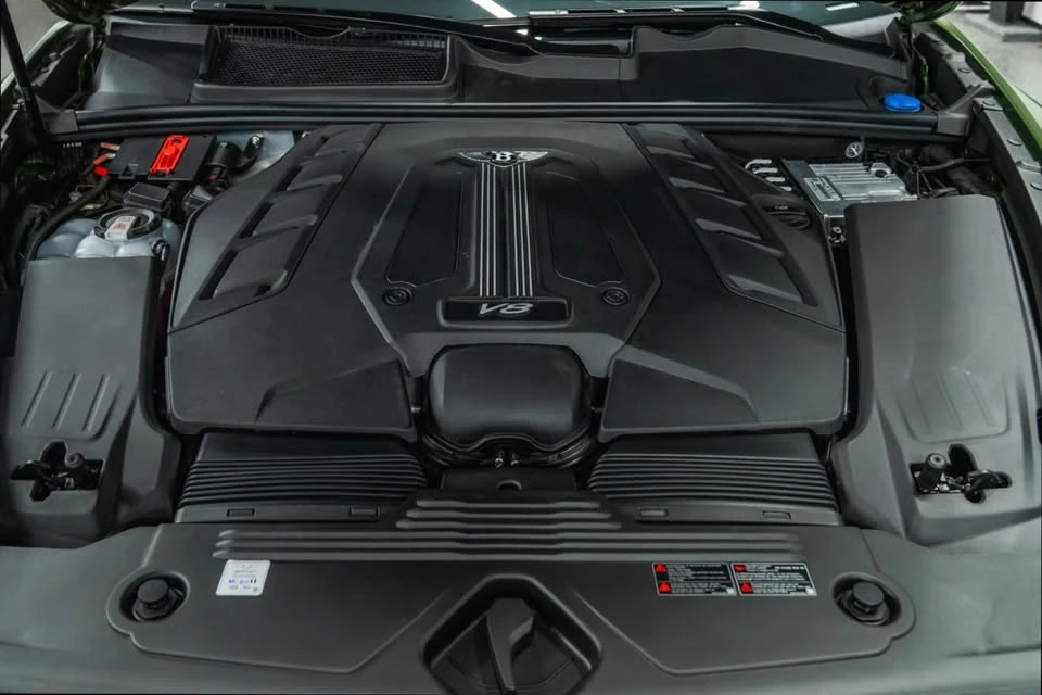 2025 Bentley Bentayga - Image 6 of 12