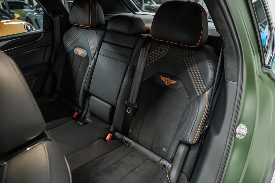 2025 Bentley Bentayga - Image 15 of 20
