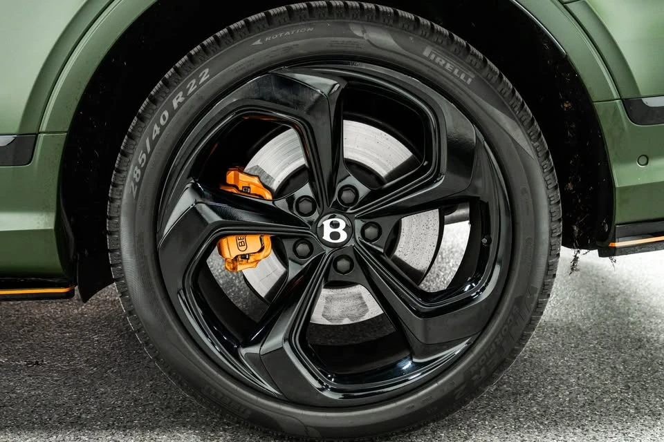2025 Bentley Bentayga - Image 10 of 20
