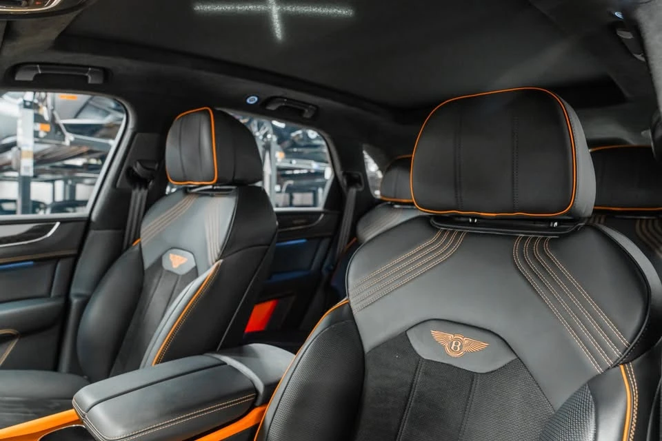 2025 Bentley Bentayga - Image 17 of 20