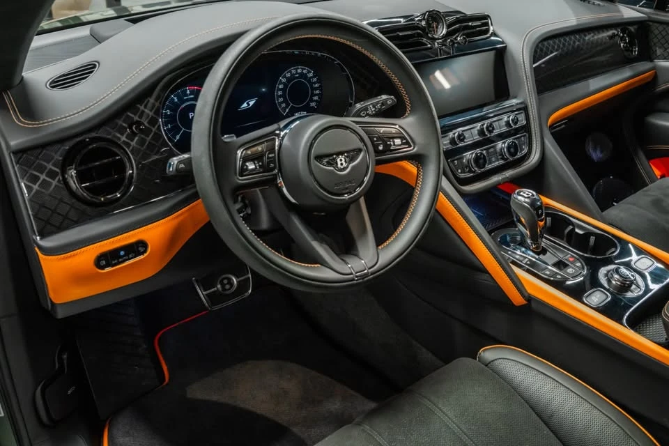 2025 Bentley Bentayga - Image 12 of 20