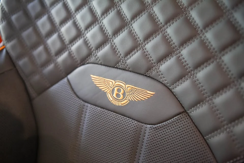 2025 Bentley Bentayga - Image 17 of 20