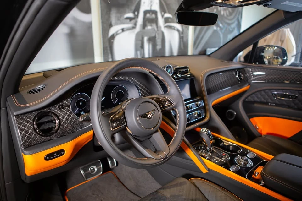 2025 Bentley Bentayga - Image 7 of 20
