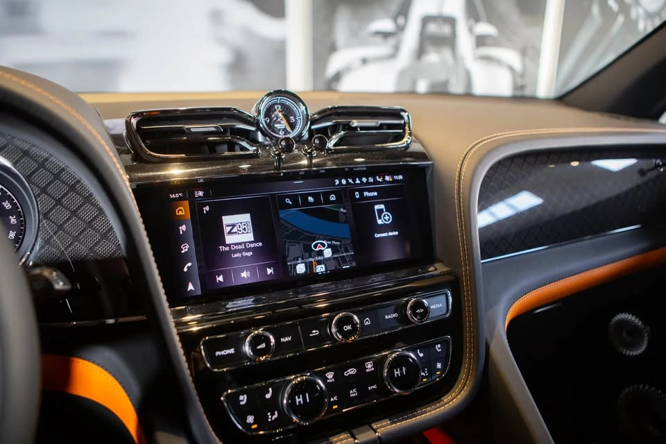 2025 Bentley Bentayga - Image 12 of 20
