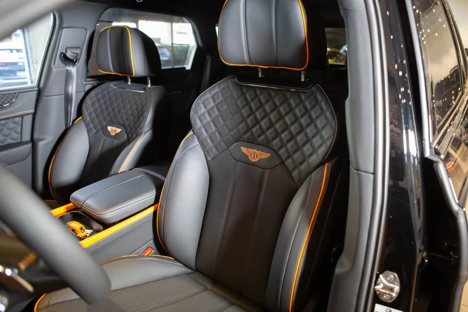 2025 Bentley Bentayga - Image 9 of 20