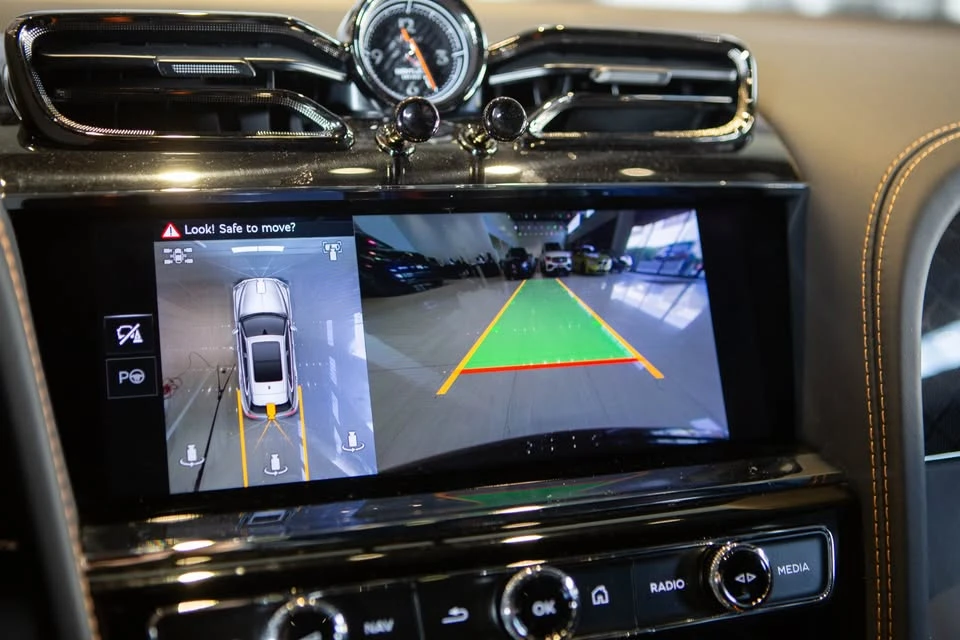 2025 Bentley Bentayga - Image 11 of 20