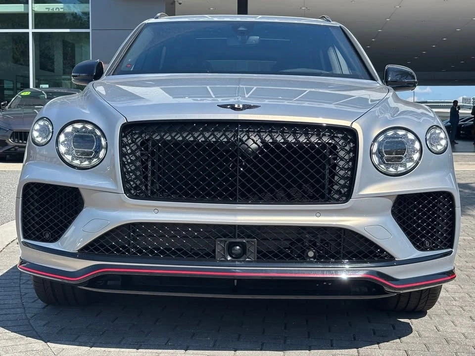 2025 Bentley Bentayga - Image 8 of 20