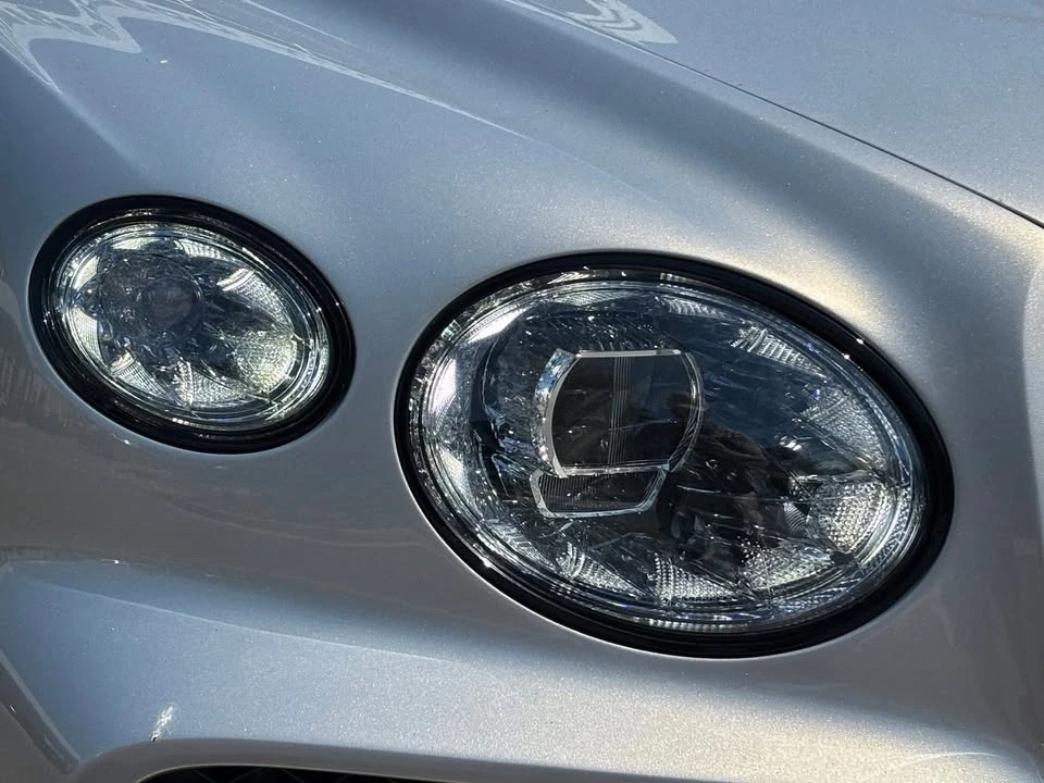 2025 Bentley Bentayga - Image 9 of 20