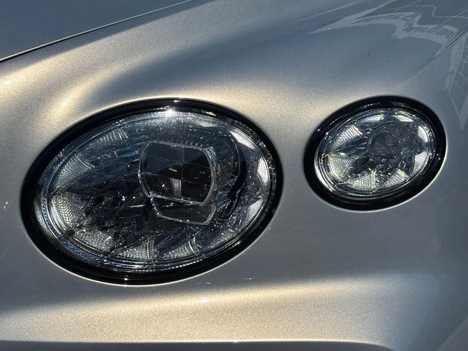 2025 Bentley Bentayga - Image 10 of 20