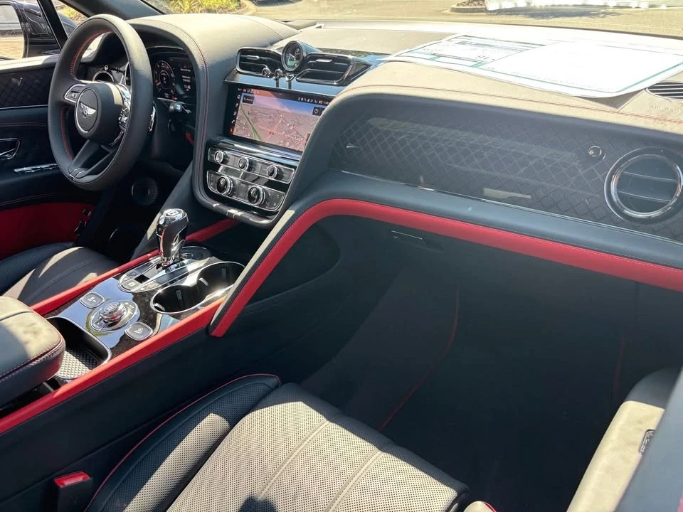 2025 Bentley Bentayga - Image 2 of 20