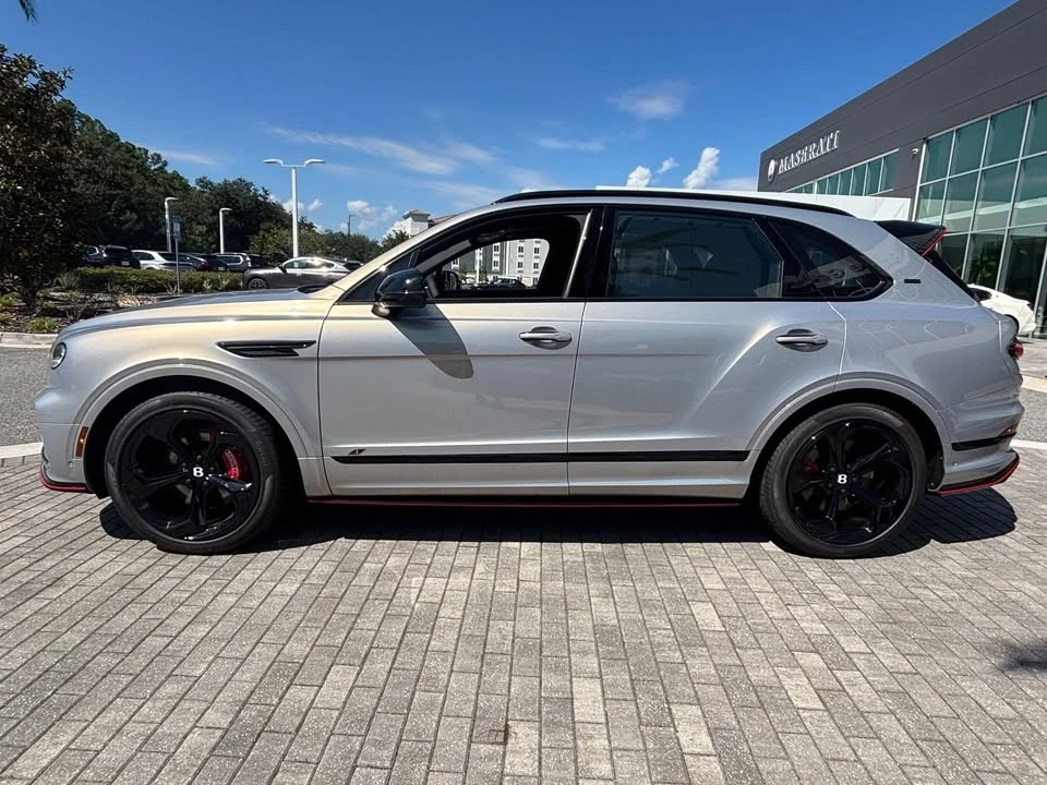 2025 Bentley Bentayga - Image 11 of 20