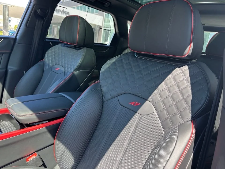 2025 Bentley Bentayga - Image 12 of 20