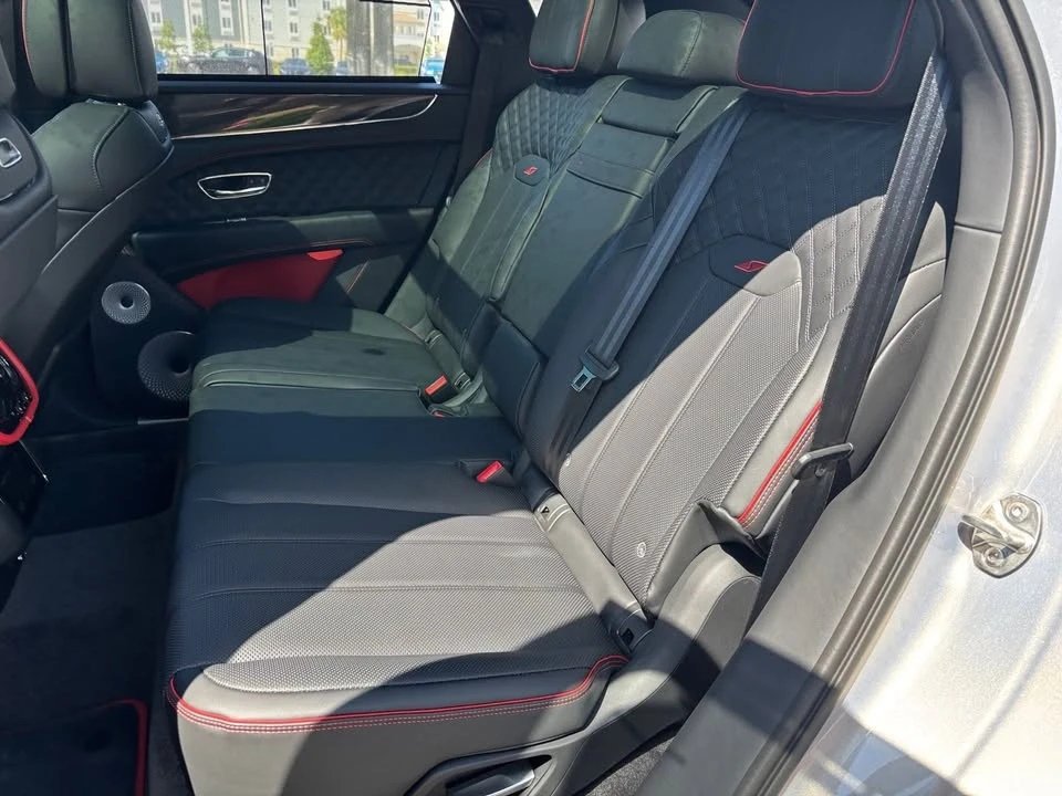 2025 Bentley Bentayga - Image 19 of 20