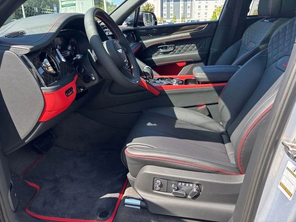 2025 Bentley Bentayga - Image 13 of 20