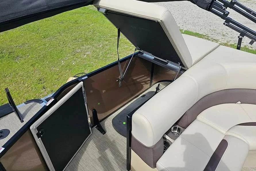 2025 Bentley - Image 6 of 7